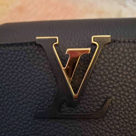 * SOLD *  Louis Vuitton Capucines MM - retail $9800 - new - Picture 4 of 14